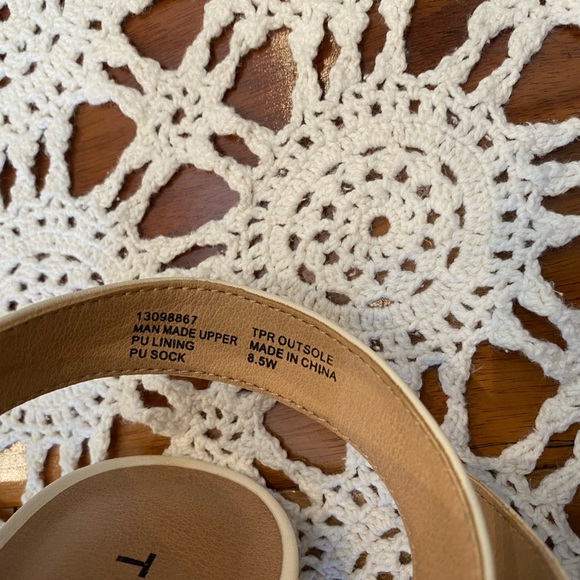 Torrid 4H bone caged fronthl snake print details size 8.5W - Picture 8 of 8